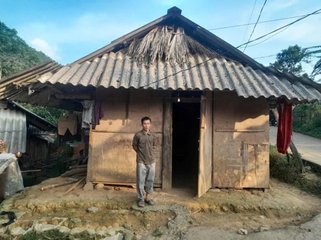 Ngôi nhà cũ của một trong 4 hộ được hỗ trợ.jpg