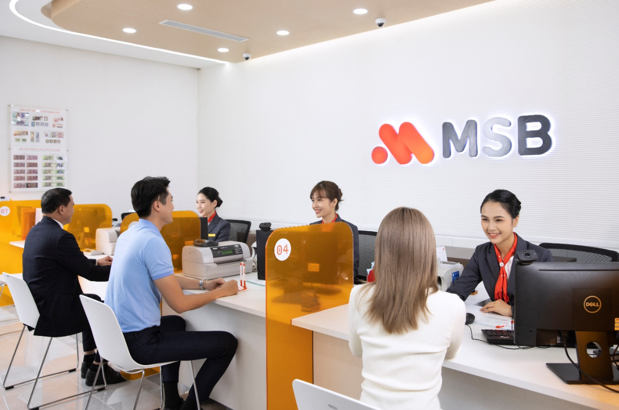 Thu nhập ngành Ngân hàng hấp dẫn, cạnh tranh khốc liệt.png