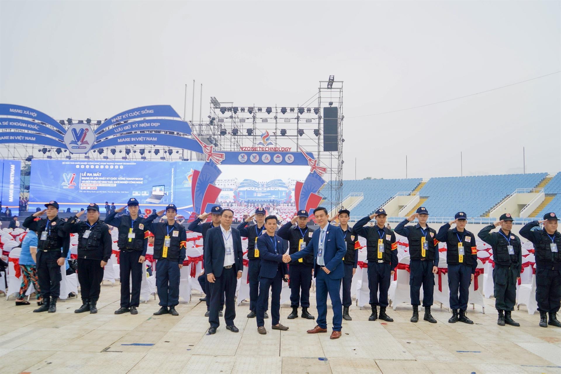 Nhat Viet, C-One accompanies partners in major events